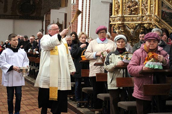 Tradycje Wielkanocne: Święconka