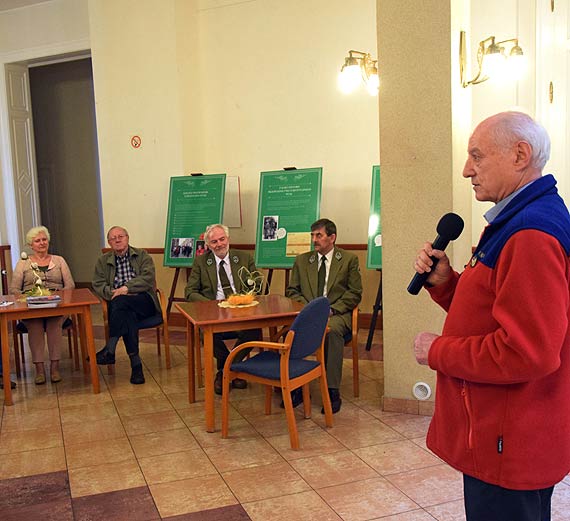 Spotkanie przewodnikw turystycznych z dr in. Wojciechem Zysk, dyrektorem Woliskiego Parku Narodowego. Bdzie modernizowana droga 102. Zobacz film