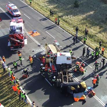 �wiczenia s�u�b ratunkowych na drodze nr 142