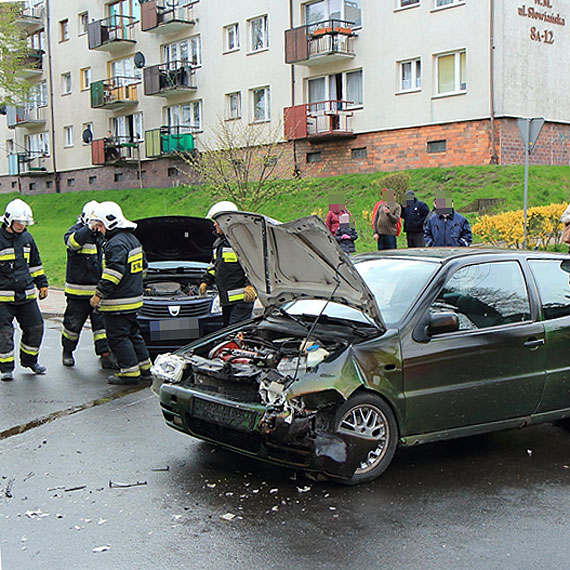 Kolizja w Wolinie. Kierowca dacii nie ustpi pierwszestwa przejazdu i uderzy w volkswagena!