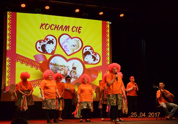 Teatr to magia... teatr to czary.... miejsce niezwyke, a nie do wiary!