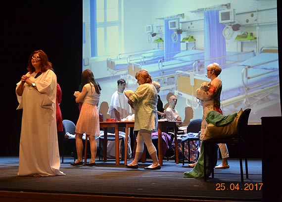 Teatr to magia... teatr to czary.... miejsce niezwyke, a nie do wiary!