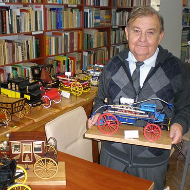 Mi�dzyzdroje: Buduje modele zaprz�gowe. Wystawa w bibliotece