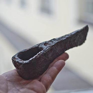 Policjanci odzyskali zabytkowe topory