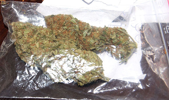 Awantura zako�czona zarzutami i aresztem za posiadanie narkotyk�w