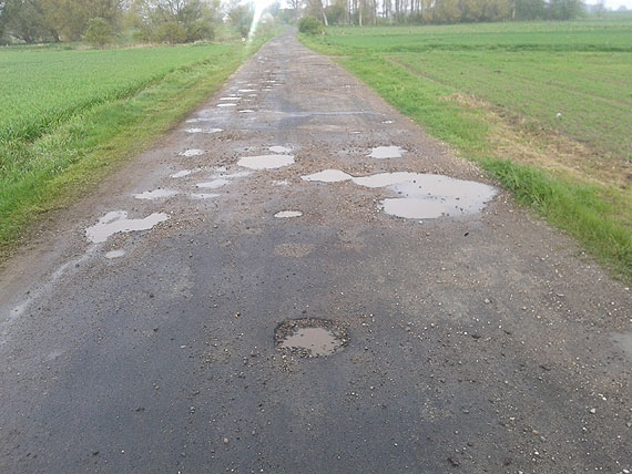 Urzd Miejski w Wolinie: Wacicielem drogi z Wiejkowa do Koniewa jest Powiat Kamieski