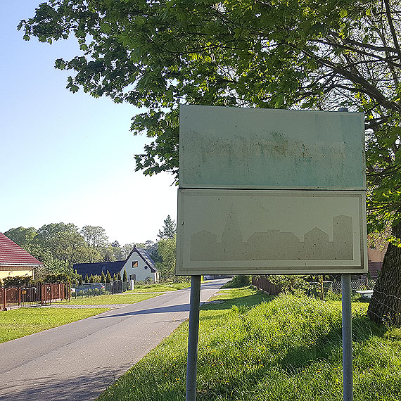 Zgadnijcie co to za miejscowo? Tablica wstydu w gminie Kamie Pomorski