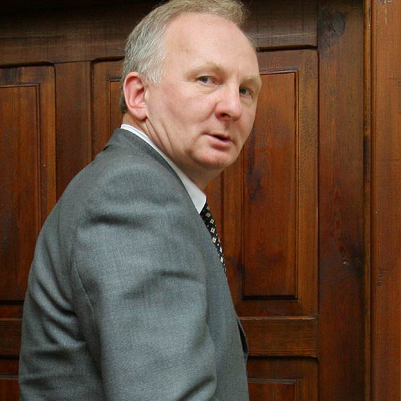 Pytania o nagrody dla wadzy nieszczeglnie istotne dla interesu publicznego?