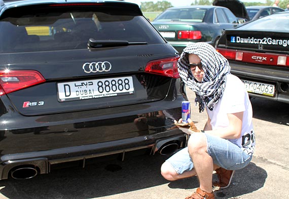 Czarujce blondynki na swych piekielnych maszynach