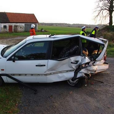 Wypadki i nietrze�wi kieruj�cy. Siedem os�b rannych. Jedna nie �yje