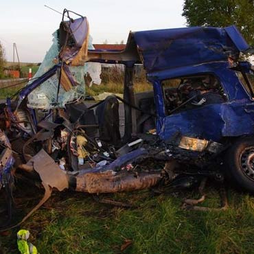 Wypadki i nietrze�wi kieruj�cy. Siedem os�b rannych. Jedna nie �yje