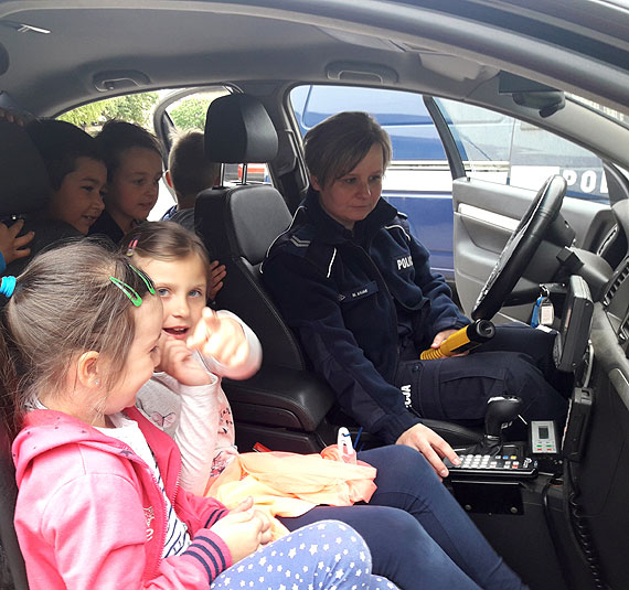 Przedszkolaki odwiedziy Komend Powiatow Policji w Kamieniu Pomorskim