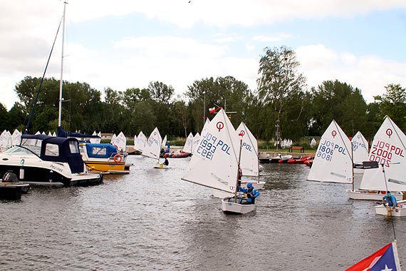 Weronika Jaroszek z Klubu Sportów Wodnych „Baltic” Dziwnów na drugim miejscu po pierwszym dniu III eliminacji do Mistrzostw Europy i Świata w klasie Optimist
