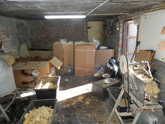 Szczecińscy policjanci zlikwidowali dziuplę i zabezpieczyli lewy tytoń