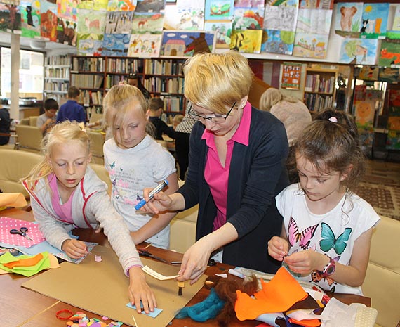 „Pomaganie jest fajne”, czyli spotkania literacko-plastyczne w midzyzdrojskiej bibliotece