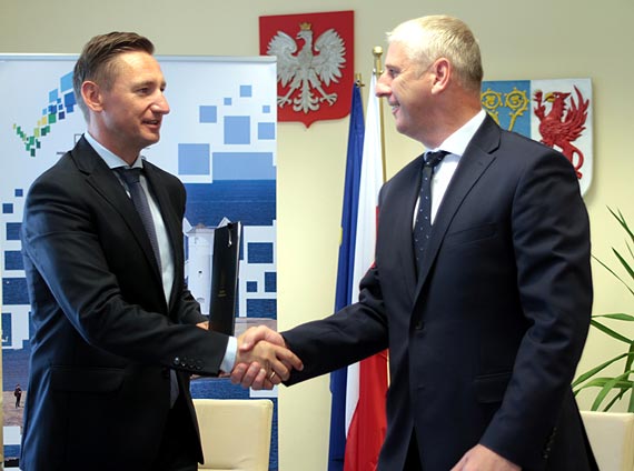 Geblewicz rozdawa w Kamieniu Pomorskim pienidze na obiekty i urzdzenia sportowe