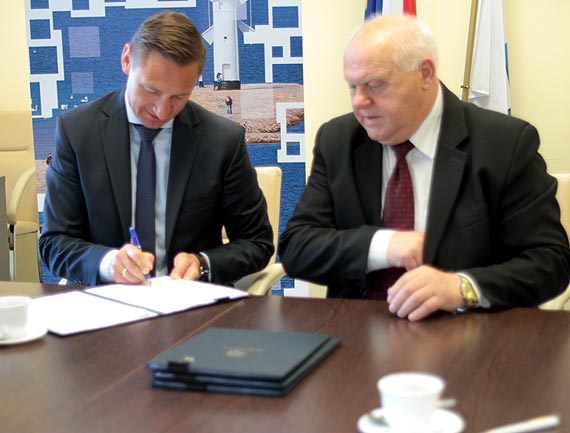 Geblewicz rozdawa w Kamieniu Pomorskim pienidze na obiekty i urzdzenia sportowe