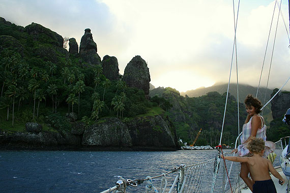 Sputnikiem dookoa Ziemi – z Panamy na Markizy
