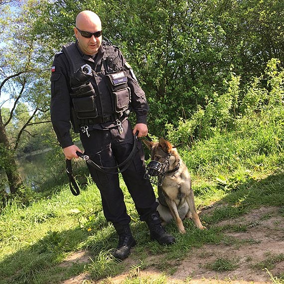 Pies policyjny „Kala” odnalaz� 36-letni� kobiet�