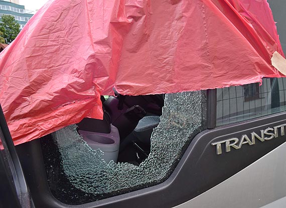 Dwa lata temu w Międzyzdrojach Irakijczyk został brutalnie pobity. Teraz wandale zdemolowali mu auto. Czy tak wygląda gościnność po polsku?