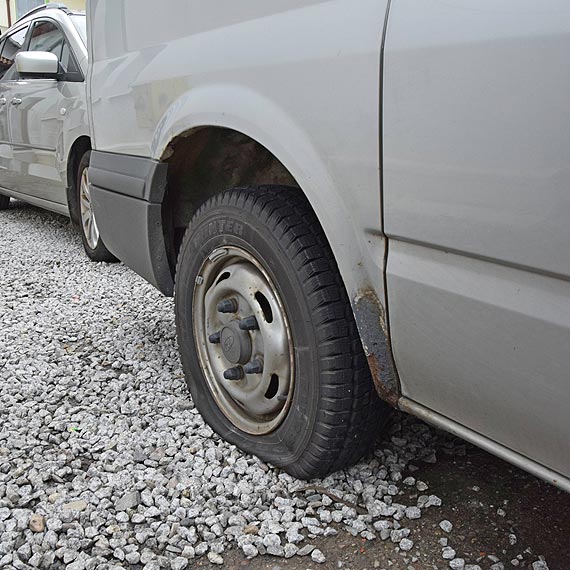 Dwa lata temu w Międzyzdrojach Irakijczyk został brutalnie pobity. Teraz wandale zdemolowali mu auto. Czy tak wygląda gościnność po polsku?