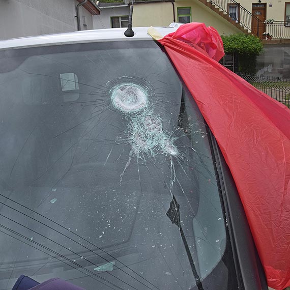Dwa lata temu w Międzyzdrojach Irakijczyk został brutalnie pobity. Teraz wandale zdemolowali mu auto. Czy tak wygląda gościnność po polsku?