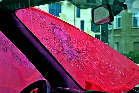 Dwa lata temu w Międzyzdrojach Irakijczyk został brutalnie pobity. Teraz wandale zdemolowali mu auto. Czy tak wygląda gościnność po polsku?