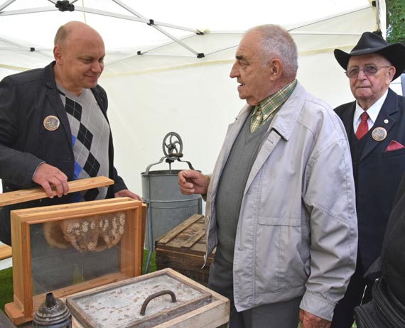 Pszczelarze witowali w Golczewie: Pszczoy hoduj tylko dobrzy ludzie! 