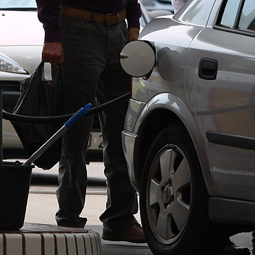 Niemiec zatankowa� do pe�na i „zapomnia� zap�aci�”