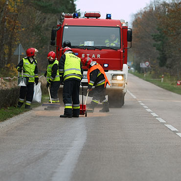 �winouj�cie: 300 litr�w oleju wyciek�o na ulic�