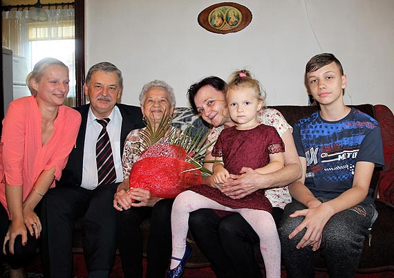 yczenia dla Jubilatki -  Pani Anny Klepczyskiej