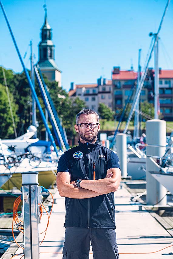 Wystartoway regaty Rolex Fastnet Race. Wrd uczestnikw Szymon Kuczyski z Jacht Klubu Kamie Pomorski