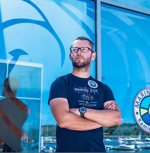 Wystartoway regaty Rolex Fastnet Race. Wrd uczestnikw Szymon Kuczyski z Jacht Klubu Kamie Pomorski