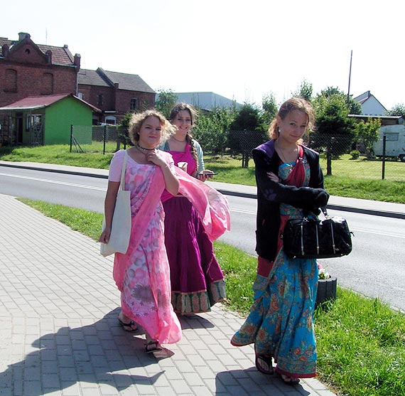 Sari i dhoti znw na ulicach wierzna