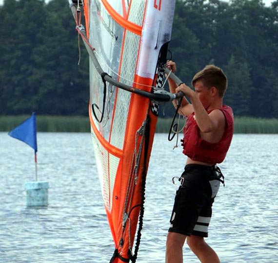 Kacper Jasklski mieszkaniec Kamienia Pomorskiego Wicemistrzem Polski w windsurfing