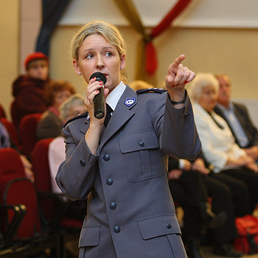 Starsi uczyli si� o bezpiecze�stwie