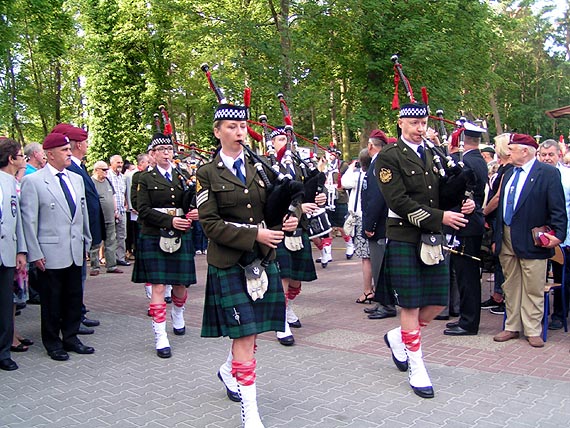 Czonkowie Zarzdu Gwnego Zwizku Polskich Spadochroniarzy na koncercie finaowym LIII Midzynarodowego Festiwalu Muzyki Organowej i Kameralnej w katedrze kamieskiej
