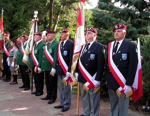 Czonkowie Zarzdu Gwnego Zwizku Polskich Spadochroniarzy na koncercie finaowym LIII Midzynarodowego Festiwalu Muzyki Organowej i Kameralnej w katedrze kamieskiej