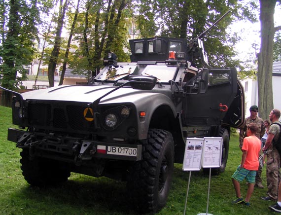 Czonkowie Zarzdu Gwnego Zwizku Polskich Spadochroniarzy na koncercie finaowym LIII Midzynarodowego Festiwalu Muzyki Organowej i Kameralnej w katedrze kamieskiej
