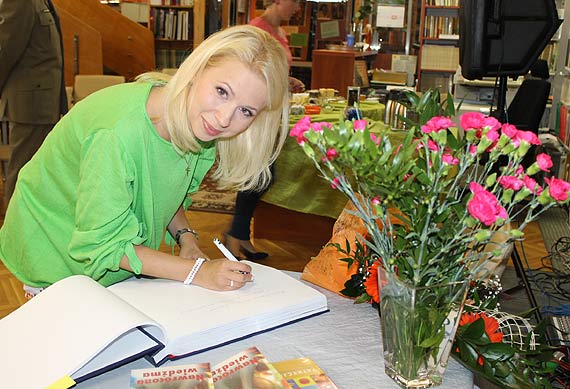 „Nawrócona wiedźma”, czyli Patrycja Hurlak w międzyzdrojskiej bibliotece