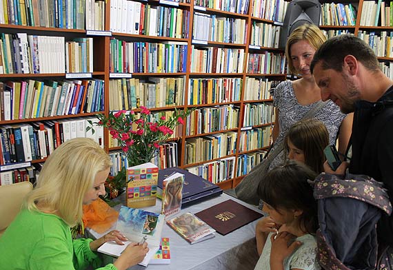 „Nawrócona wiedźma”, czyli Patrycja Hurlak w międzyzdrojskiej bibliotece