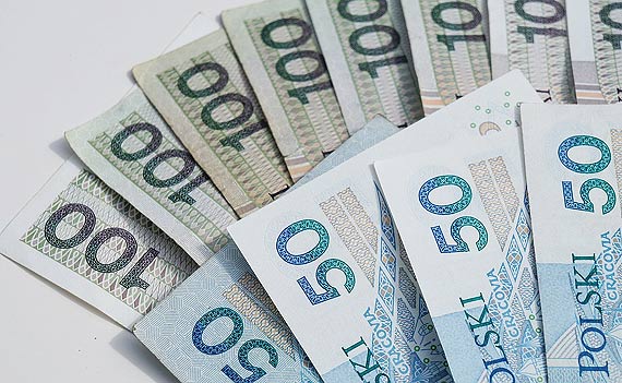 Ile zarabiaj nauczyciele w gminie wierzno? My ju wiemy!