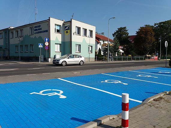 Gmina Dziwnw jako pierwsza w powiecie kamieskim dostosowaa miejsca parkingowe dla niepenosprawnych do nowych wymogw