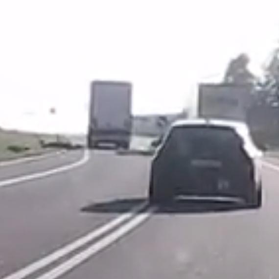 Szybcy, wciekli i bez wyobrani - wycig tirw na krajowej 3. Zobacz film!