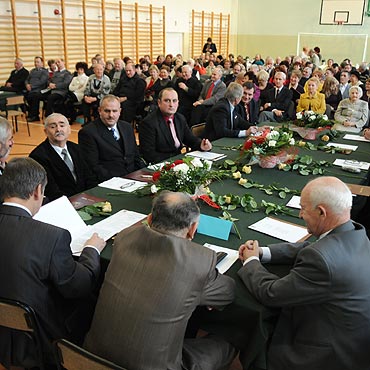 Inauguracyjne sesje rad miejskich. W Dziwnowie nie wybrano przewodnicz�cego