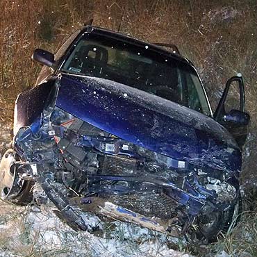 Straciła panowanie nad samochodem i wjechała do rowu