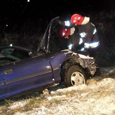 Straciła panowanie nad samochodem i wjechała do rowu