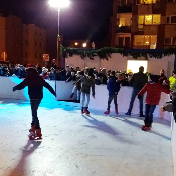 Mikoajki przed kamieskim Ratuszem