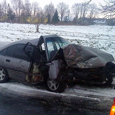 Darzowice: Kierowca cudem unikn�� �mierci. Straci� z�by uderzaj�c w kierownic� 