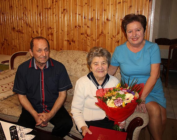 yczenia dla Jubilatki -  Pani Cecylii Choroszkieiwcz z Kodrbka